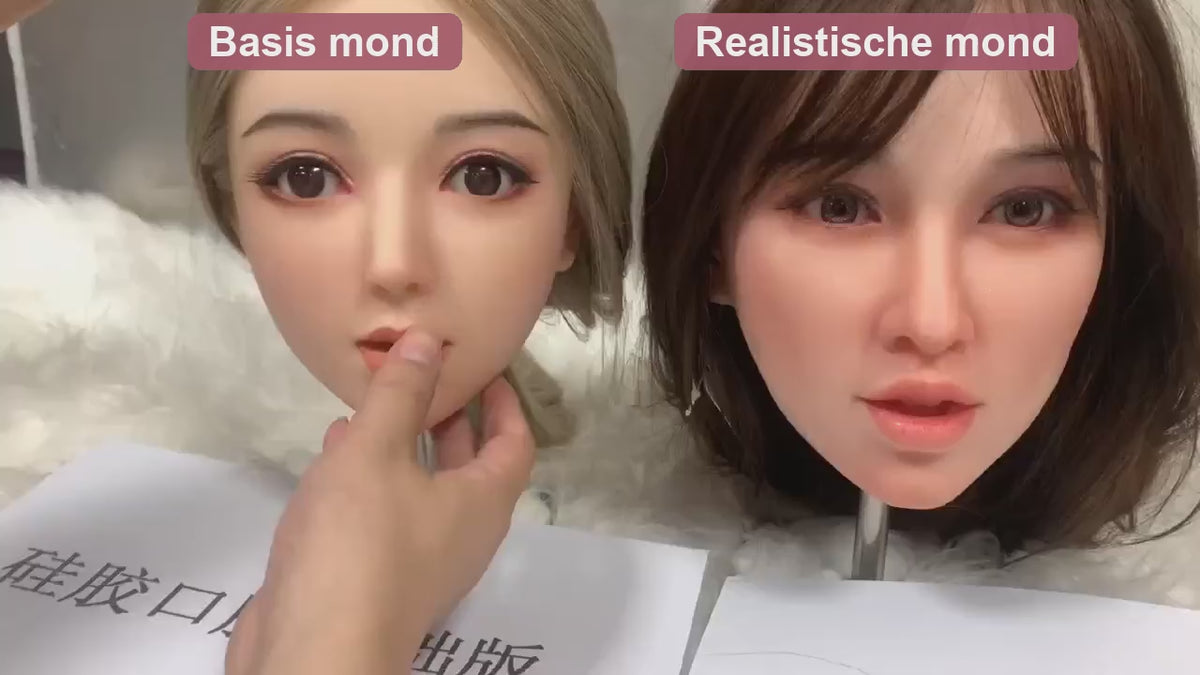 Links de basis mond, rechts de realistische mond